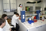 fotka z praktického cvičení z chemie